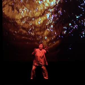 El exceso de técnica oculta la falta de poesía del aclamado montaje de "Tristan und Isolde" del director de escena en colaboración con el video artista Bill Viola, que ha importado el Teatro Real de Madrid, en donde se representa bajo la dirección de Marc Poillet y con Violeta Urmana como Isolda todos los días que se ha programado.